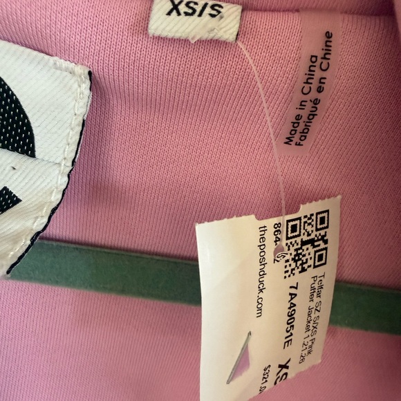 Iconic Pink Telfar Puffer Jacket - Picture 4 of 11